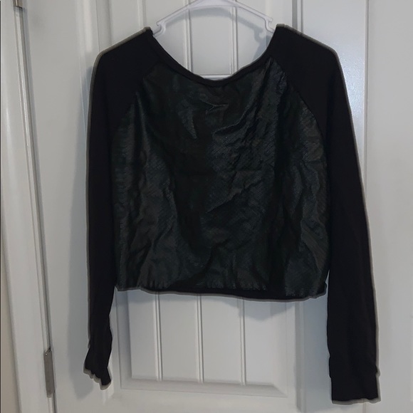 Crop Top - Picture 1 of 3